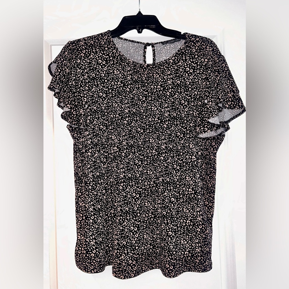 Adrianna Papell Black and Cream Leopard Ruffle Sleeve Blouse